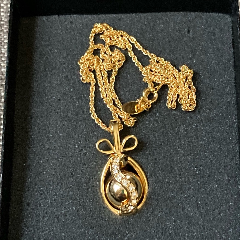 🎄Joan Rivers Gold Plated Crystal Egg Shaped Pendant Necklace NWT! - Picture 3 of 11